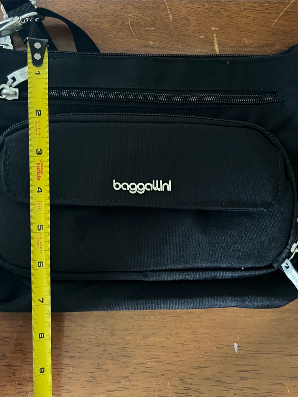 Baggallini Black RFID Crossbody Bag Multiple Zip Pockets Detachable Strap